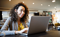 A student at UNF participates in their UNF OspreyPro Program online.